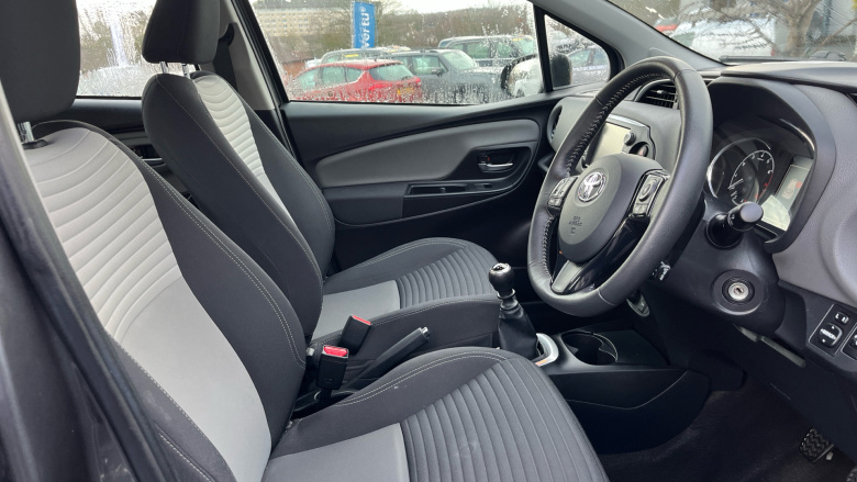 Toyota Yaris 1.5 VVT-i Icon Tech 5dr Petrol Hatchback